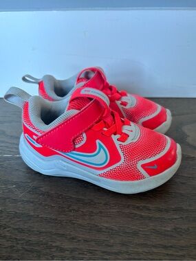 Nike Size 6 Toddler Boy's Cosmic Runners Running Shoes